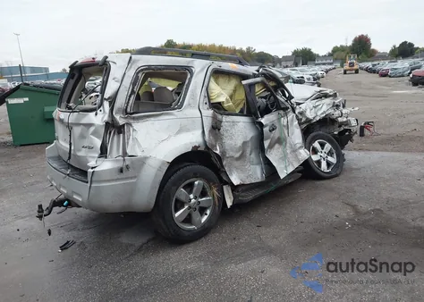 2008 Ford Escape Xlt z USA, uszkodzony, nr VIN 1FMCU93118KA97411